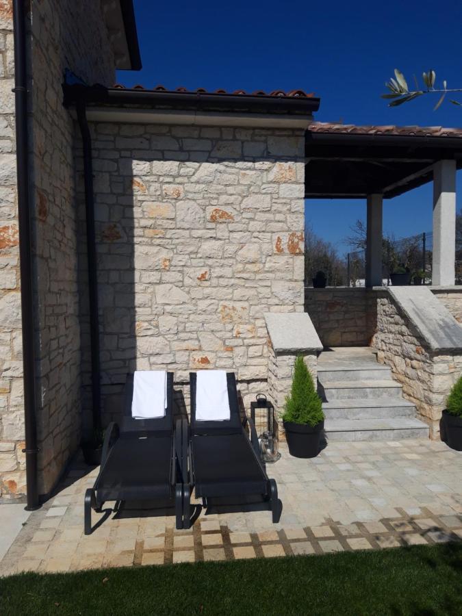 Villa Luksa Ґрожнян Екстер'єр фото